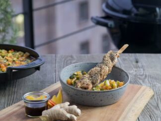 Tranças de Frango com Sésamo e Molho de Pepino e Papaia