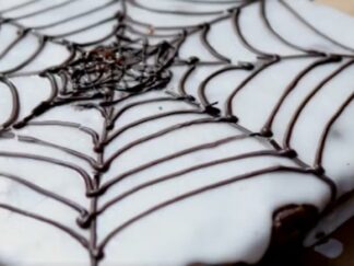 Bolo de Abóbora Especiado com Cobertura de Teia de Aranha